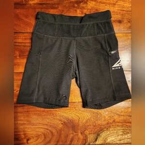 Nike Trail Womens Blk Running Shorts Sz S Luxe Lots Of Pockets Drawstring Waist
